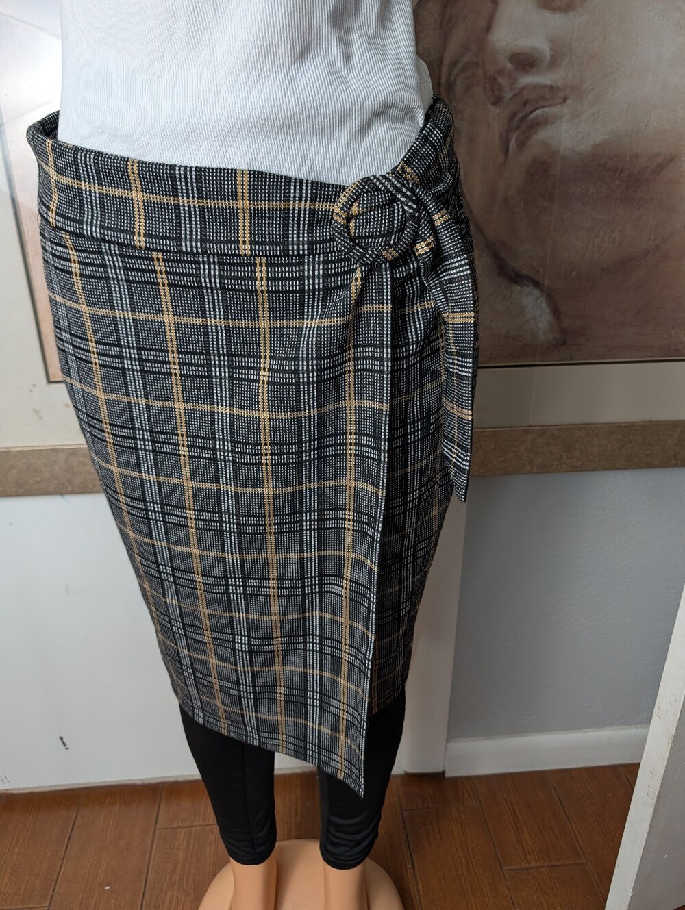 Retrology black and gold plaid knit faux wrap skirt with an attached buckle Sz M